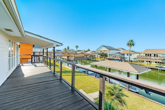 $475,000 | 1301 Blue Heron Drive, Bayou Vista, TX 77563