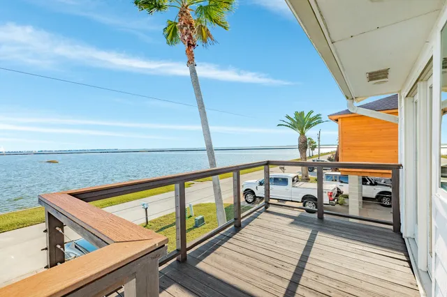 $475,000 | 1301 Blue Heron Drive, Bayou Vista, TX 77563