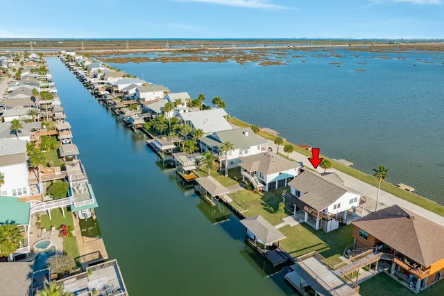 $475,000 | 1301 Blue Heron Drive, Bayou Vista, TX 77563