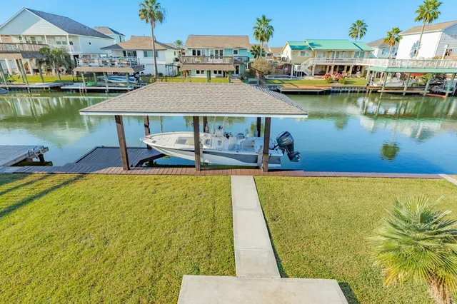 $475,000 | 1301 Blue Heron Drive, Bayou Vista, TX 77563