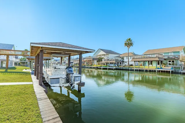 $475,000 | 1301 Blue Heron Drive, Bayou Vista, TX 77563