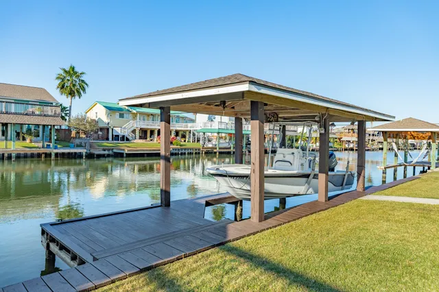 $475,000 | 1301 Blue Heron Drive, Bayou Vista, TX 77563