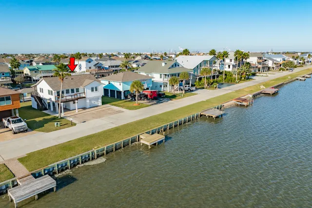 $475,000 | 1301 Blue Heron Drive, Bayou Vista, TX 77563