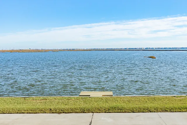 $475,000 | 1301 Blue Heron Drive, Bayou Vista, TX 77563