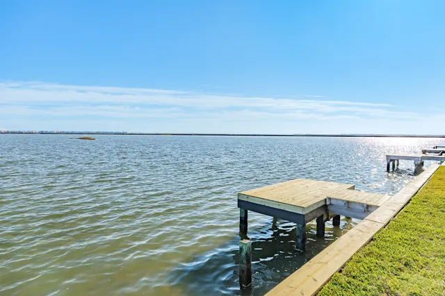 $475,000 | 1301 Blue Heron Drive, Bayou Vista, TX 77563
