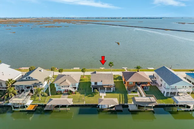 $475,000 | 1301 Blue Heron Drive, Bayou Vista, TX 77563