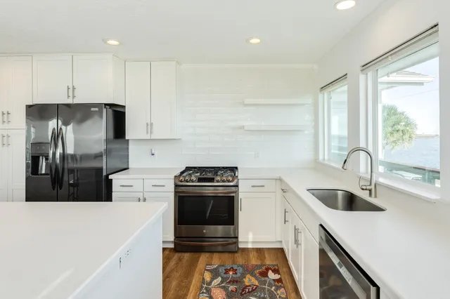 $475,000 | 1301 Blue Heron Drive, Bayou Vista, TX 77563