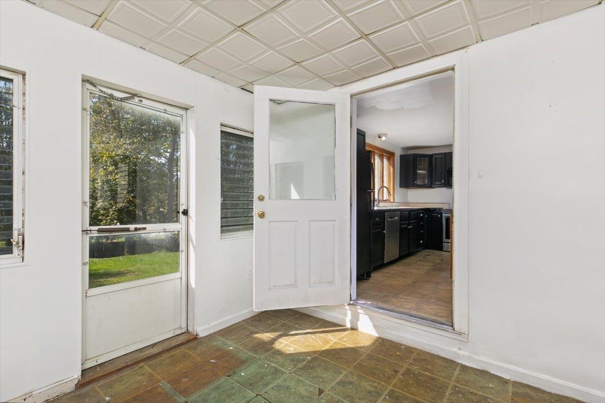 33 Matthias Street Salem, NH 03079 - Photo 4 of 38