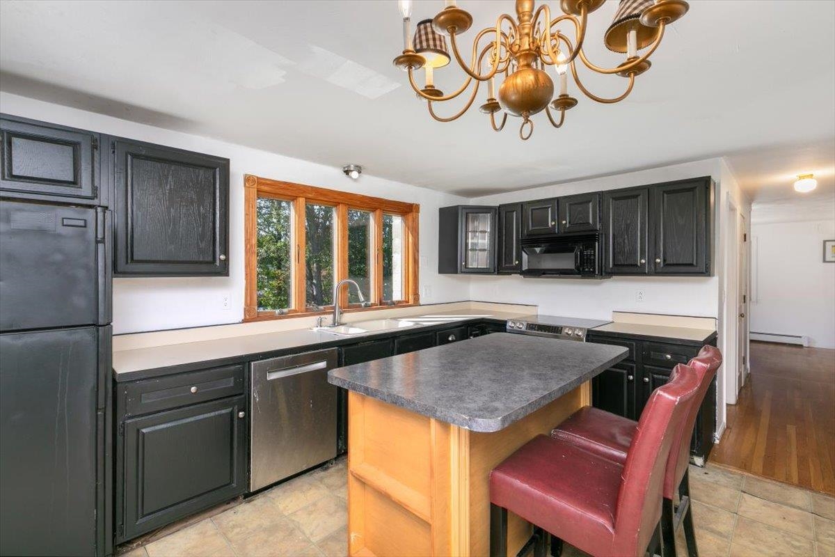 33 Matthias Street Salem, NH 03079 - Photo 6 of 38