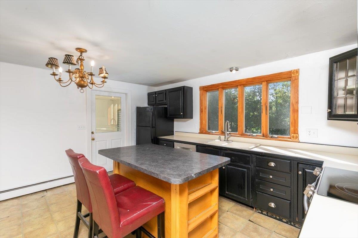 33 Matthias Street Salem, NH 03079 - Photo 7 of 38