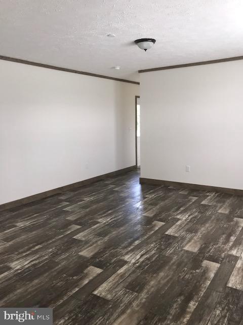 6231 Jones Village Road Hurlock, MD 21643 - Photo 6 of 18 Large living room