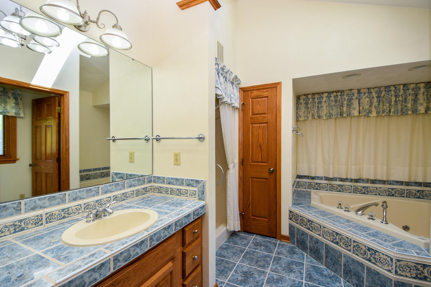 953 Webster Road Roanoke, VA 24012 - Photo 13 of 34 a bathroom with a granite countertop sink a mirror a bathtub and shower