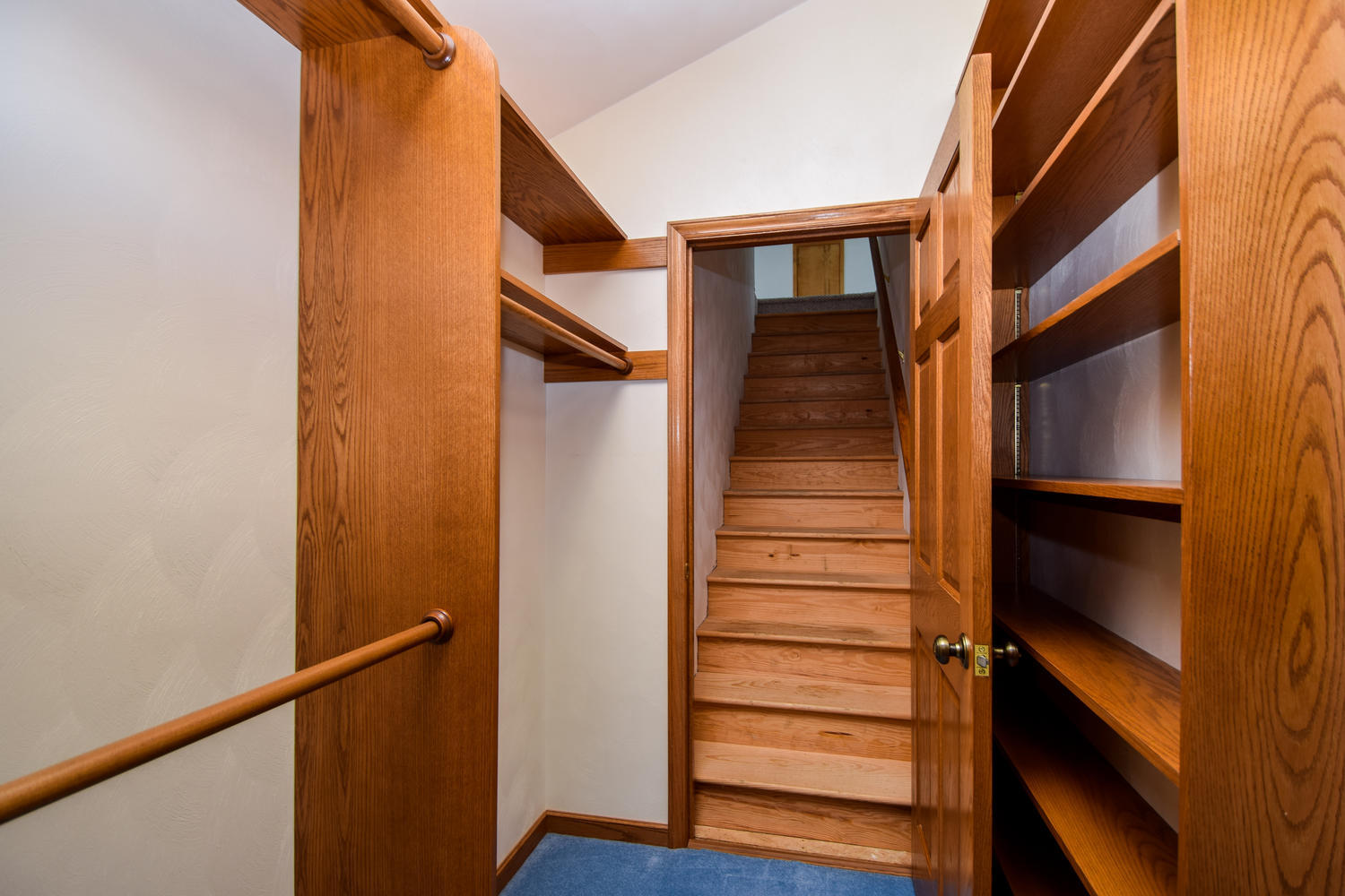 953 Webster Road Roanoke, VA 24012 - Photo 14 of 34 a view of walk in closet