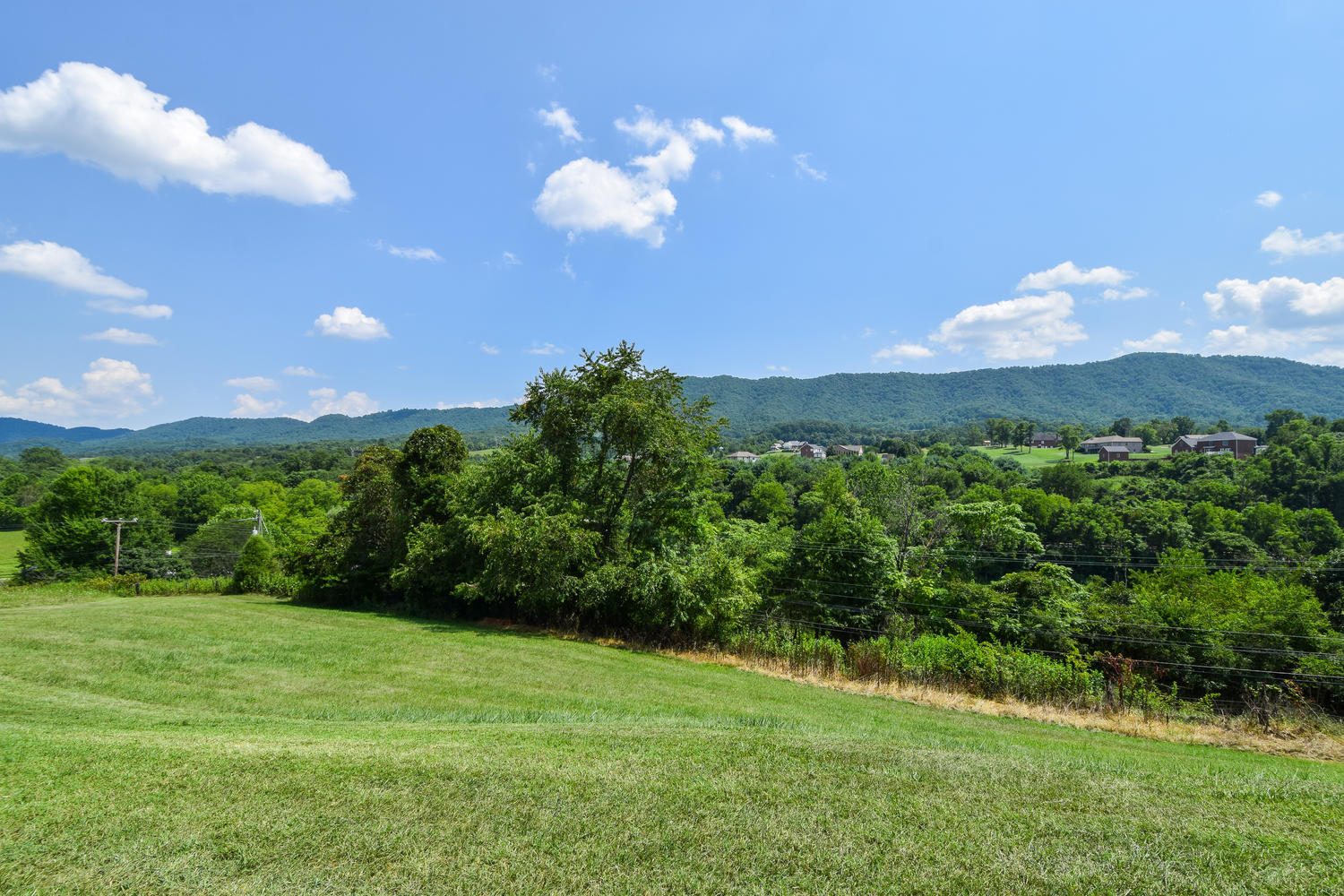 953 Webster Road Roanoke, VA 24012 - Photo 26 of 34 a view of a city