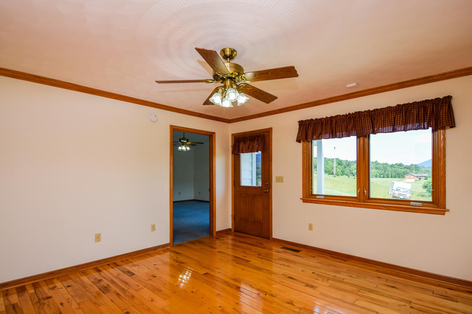 953 Webster Road Roanoke, VA 24012 - Photo 7 of 34 a view of an empty room with a window