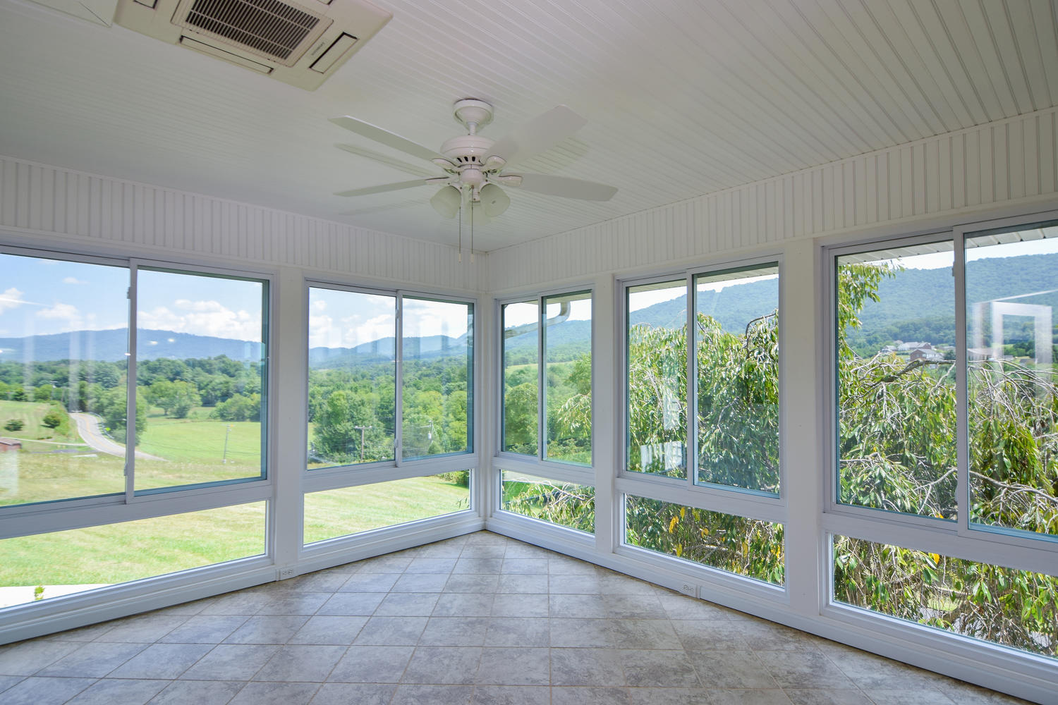 953 Webster Road Roanoke, VA 24012 - Photo 8 of 34 a view of room with window