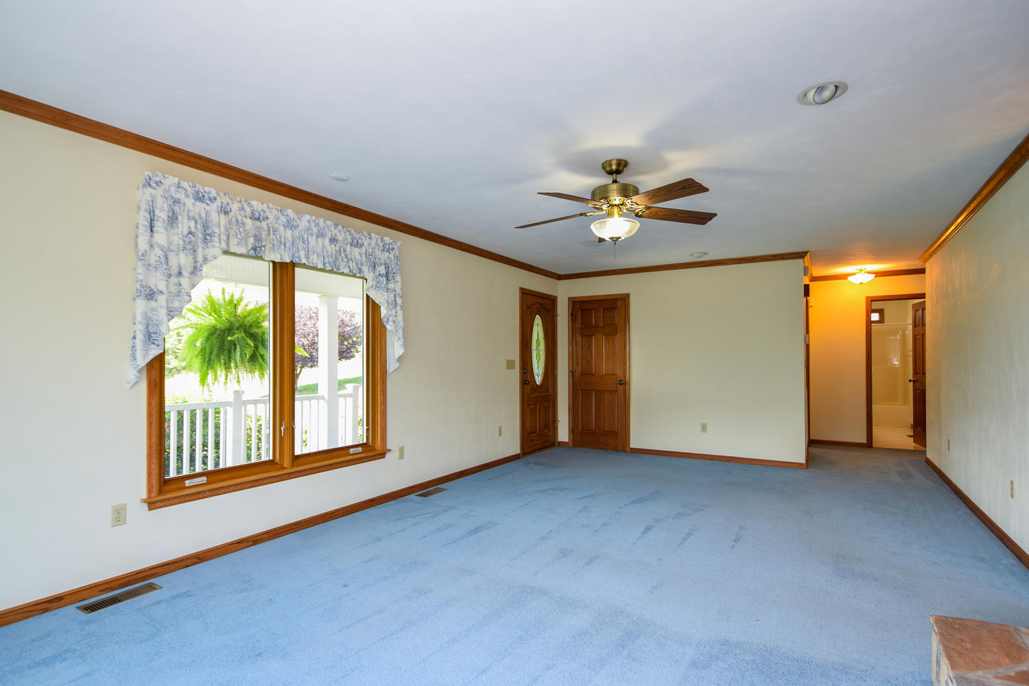 953 Webster Road Roanoke, VA 24012 - Photo 9 of 34 a view of an empty room with a window