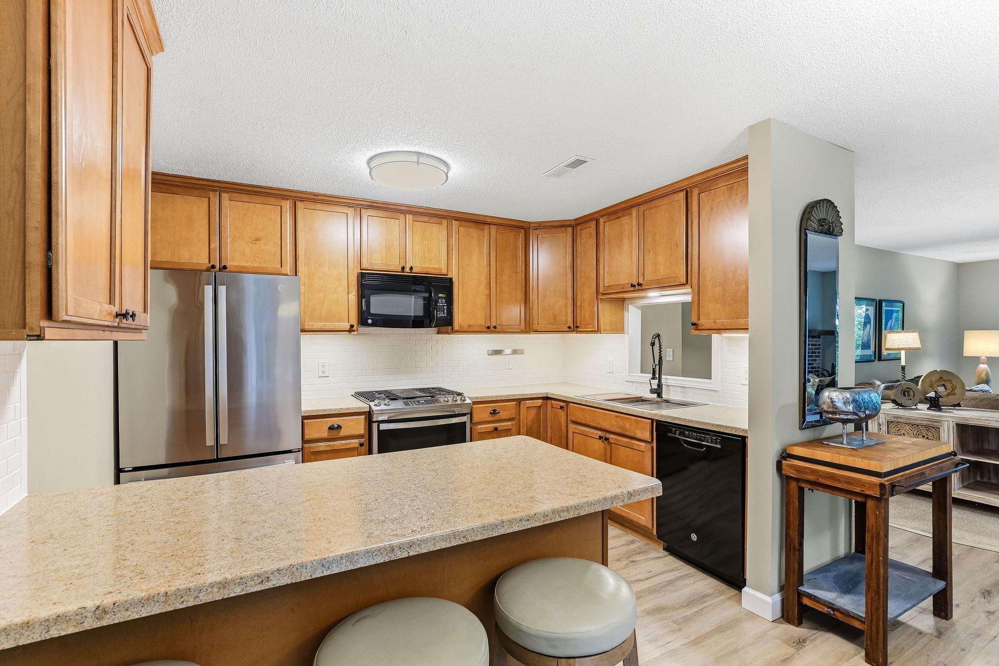 8970 Neill Lake Road Eden Prairie, MN 55347 - Photo 12 of 37