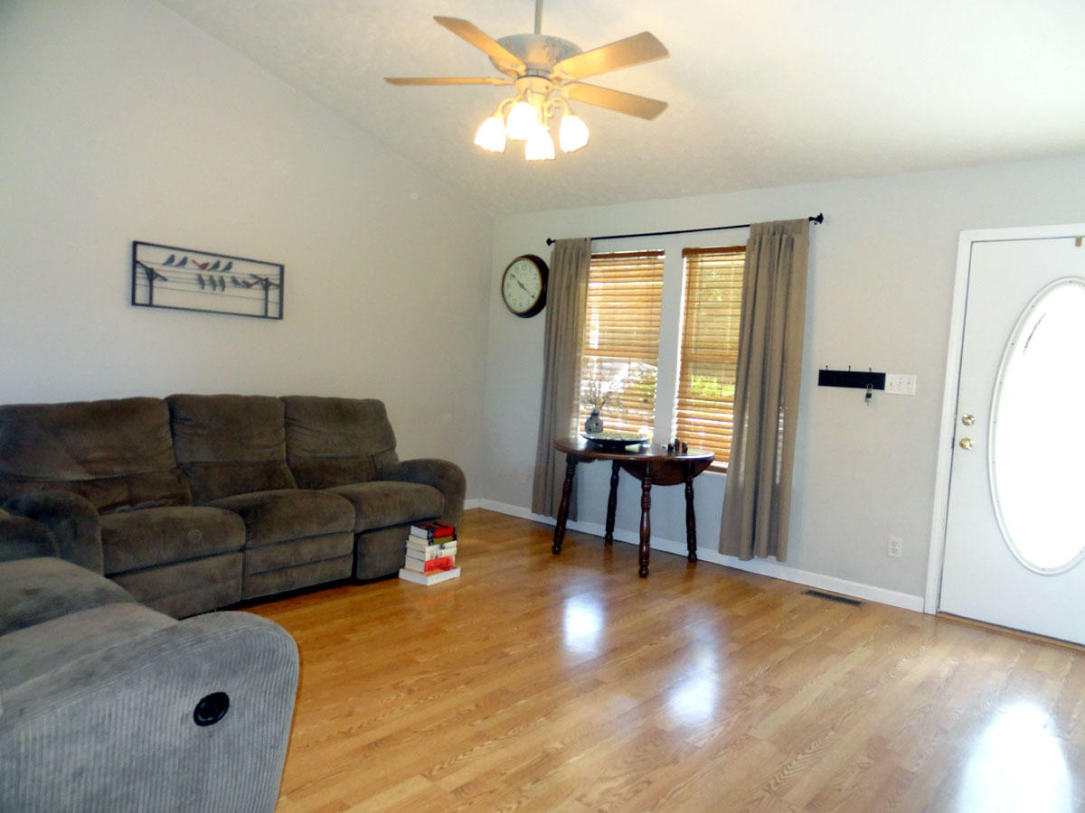 417 Coile Road Jefferson City, TN 37760 - Photo 6 of 29 Large living room