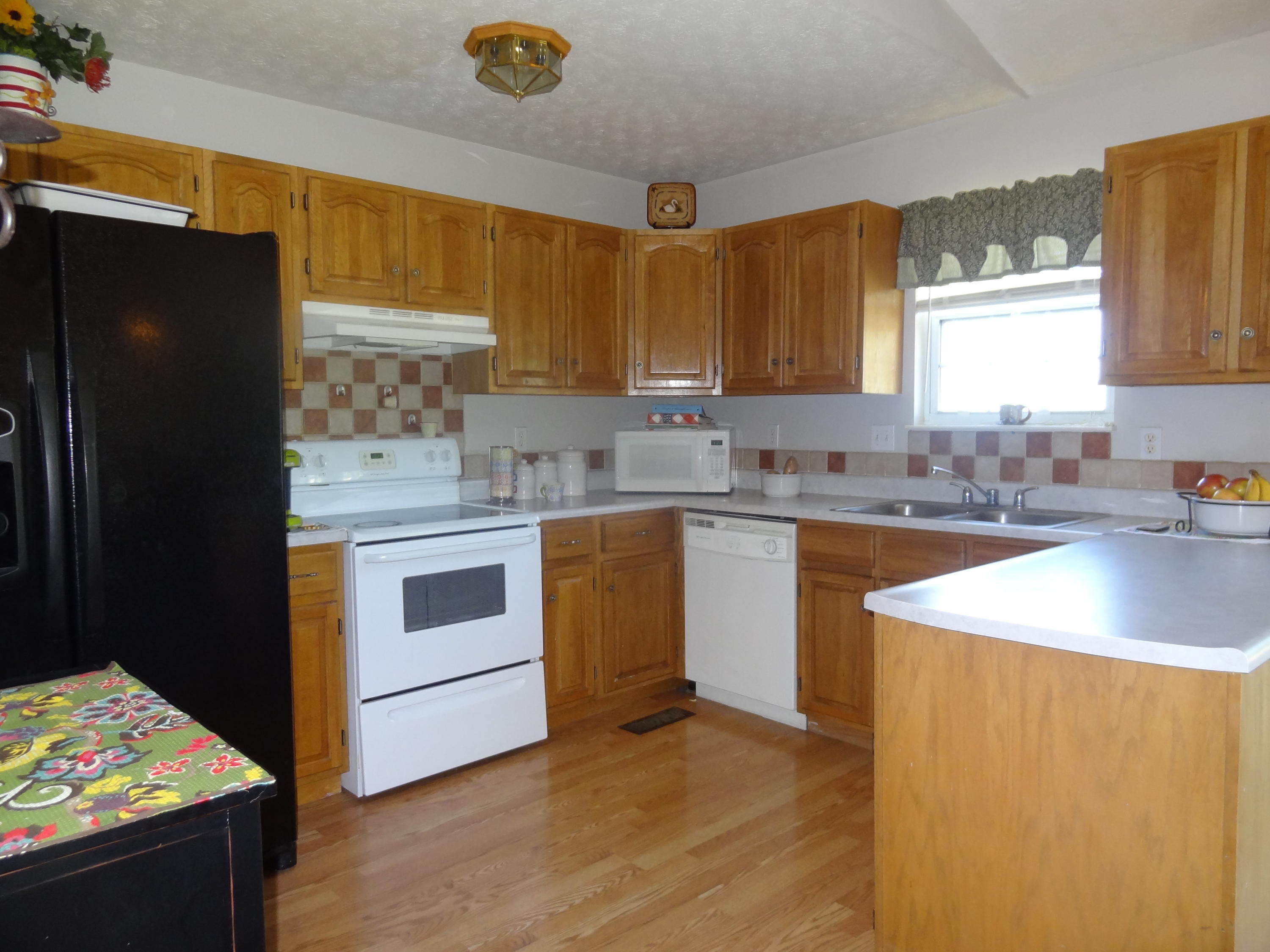 417 Coile Road Jefferson City, TN 37760 - Photo 10 of 29 Large kitchen