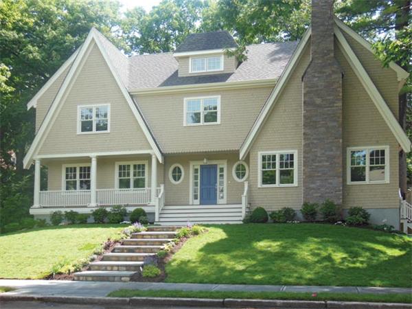 a view of a yard in front of house