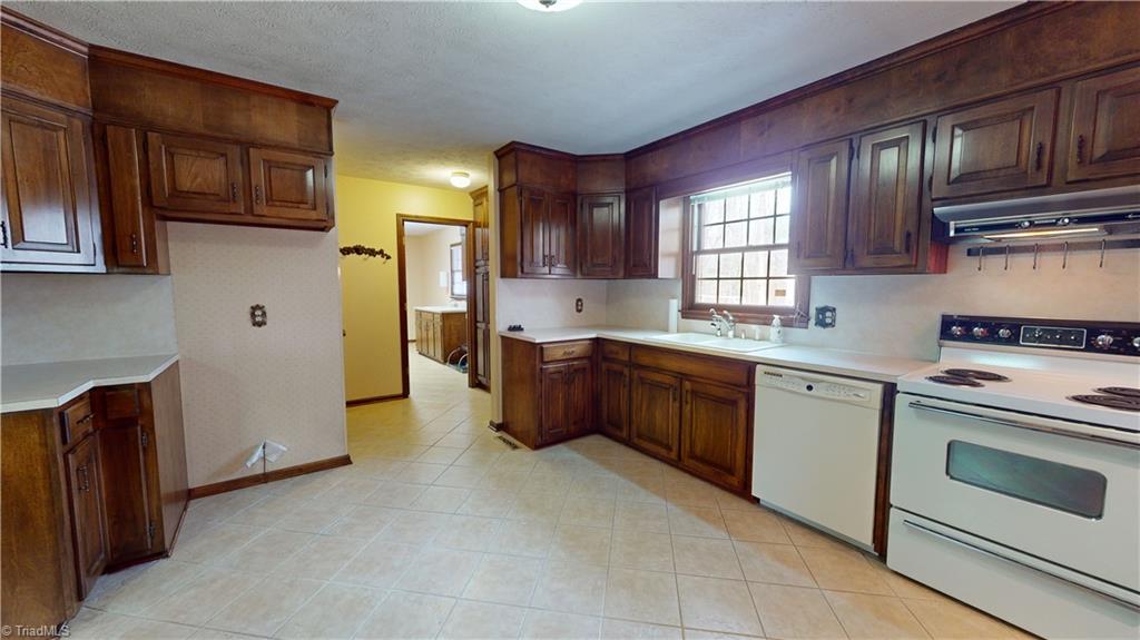 171 Ridgewood Drive Mount Airy, NC 27030 - Photo 17 of 43