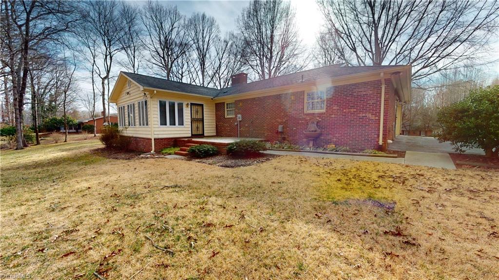 171 Ridgewood Drive Mount Airy, NC 27030 - Photo 4 of 43