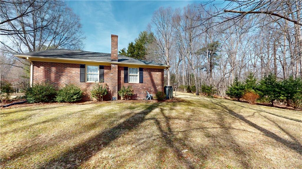 171 Ridgewood Drive Mount Airy, NC 27030 - Photo 8 of 43