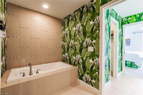 a bath tub sitting in a bathroom next to a tub