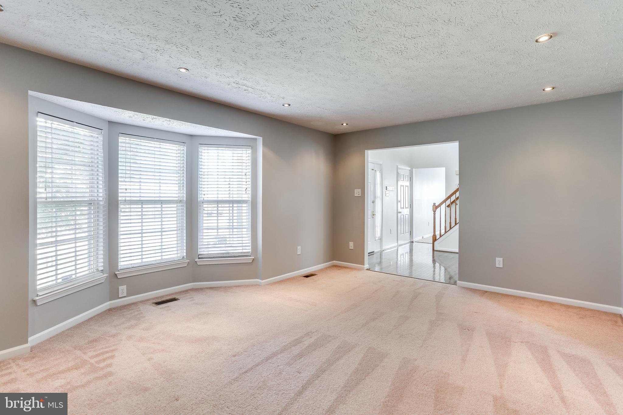 6260 Martin Road Columbia, MD 21044 - Photo 5 of 34 Living Room with Bay Window