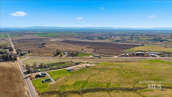 $550,000 | 27633 Farmway Road, Caldwell, ID 83607
