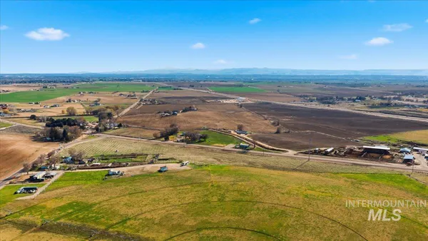 $550,000 | 27633 Farmway Road, Caldwell, ID 83607