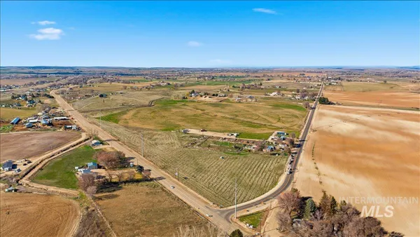 $550,000 | 27633 Farmway Road, Caldwell, ID 83607