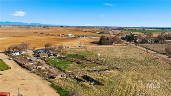 $550,000 | 27633 Farmway Road, Caldwell, ID 83607