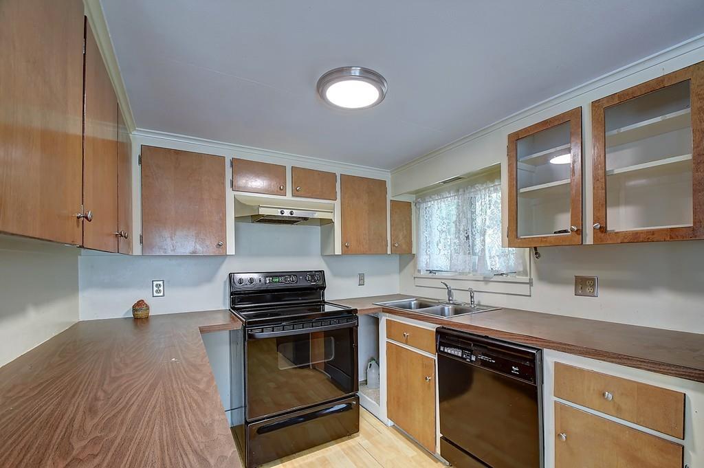 96 Shepard Road Sturbridge, MA 01566 - Photo 12 of 28 a kitchen with a sink stove and microwave