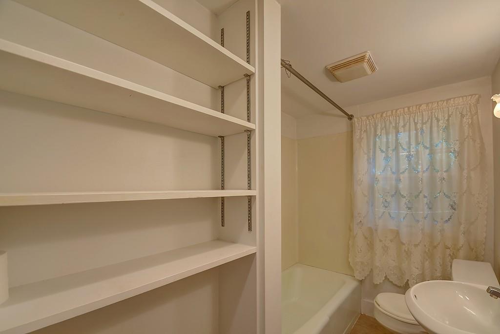 96 Shepard Road Sturbridge, MA 01566 - Photo 24 of 28 a bathroom with a toilet and a bathtub