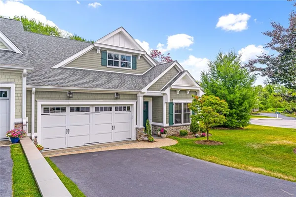 $900,000 | 55 Travelers Court, East Greenwich, RI 02818