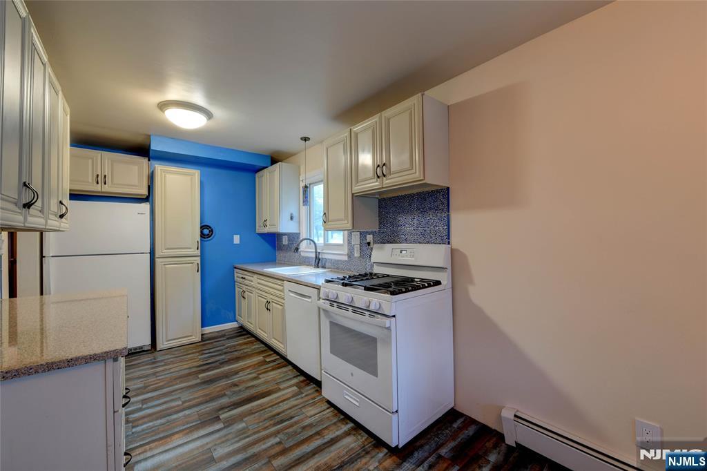 39 Sunset Road Pompton Plains, NJ 07444 - Photo 4 of 32 Gallery Image 4