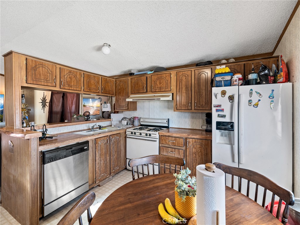 39626 East End Road Lucerne Valley, CA 92356 - Photo 12 of 26