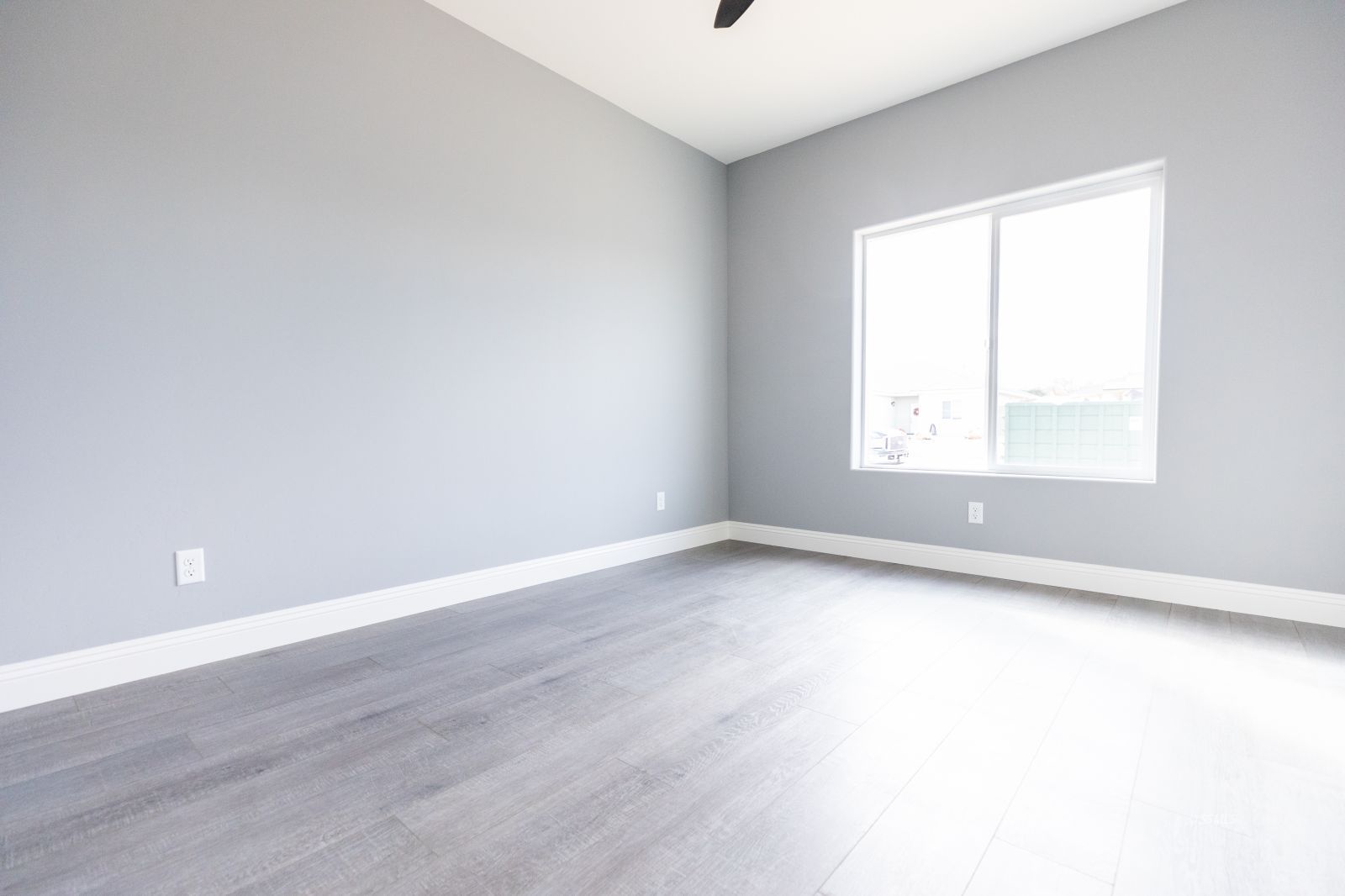 424 Thomas Street Ridgecrest, CA 93555 - Photo 22 of 30 an empty room with wooden floor and windows