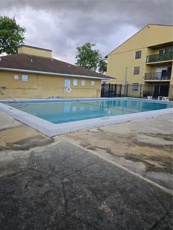 $2,100 | 15410 Southwest 82nd Lane, Unit 822, Miami, FL 33193