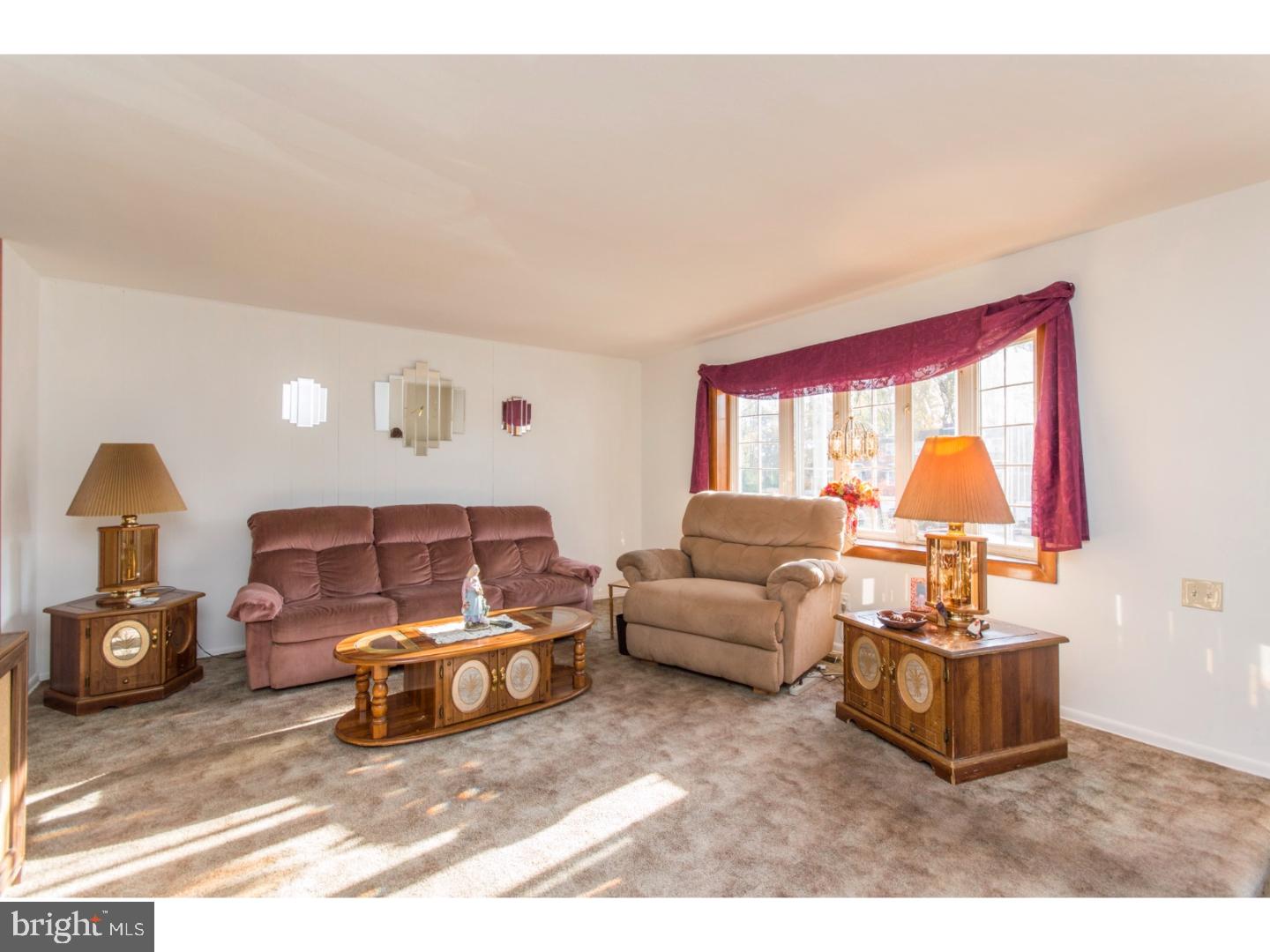3510 Teton Road Philadelphia, PA 19154 - Photo 4 of 24 Living Room