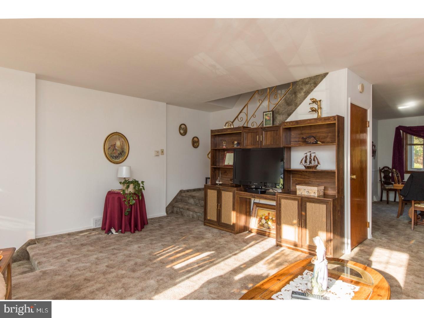3510 Teton Road Philadelphia, PA 19154 - Photo 6 of 24 Living Room