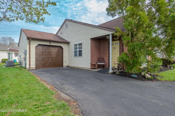 $415,000 | 45 Datchet Close, Freehold, NJ 07728