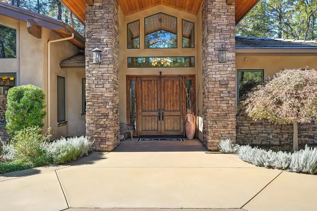 a view of entryway with a floor to ceiling window and fire place