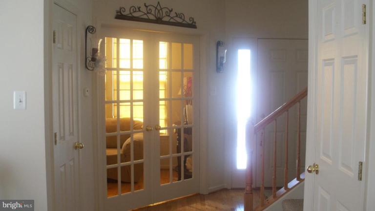 9628 Maxwell Road Middle River, MD 21220 - Photo 2 of 17 Entrance / Foyer