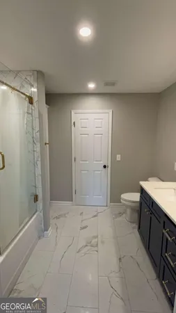 a view of back yard of the house