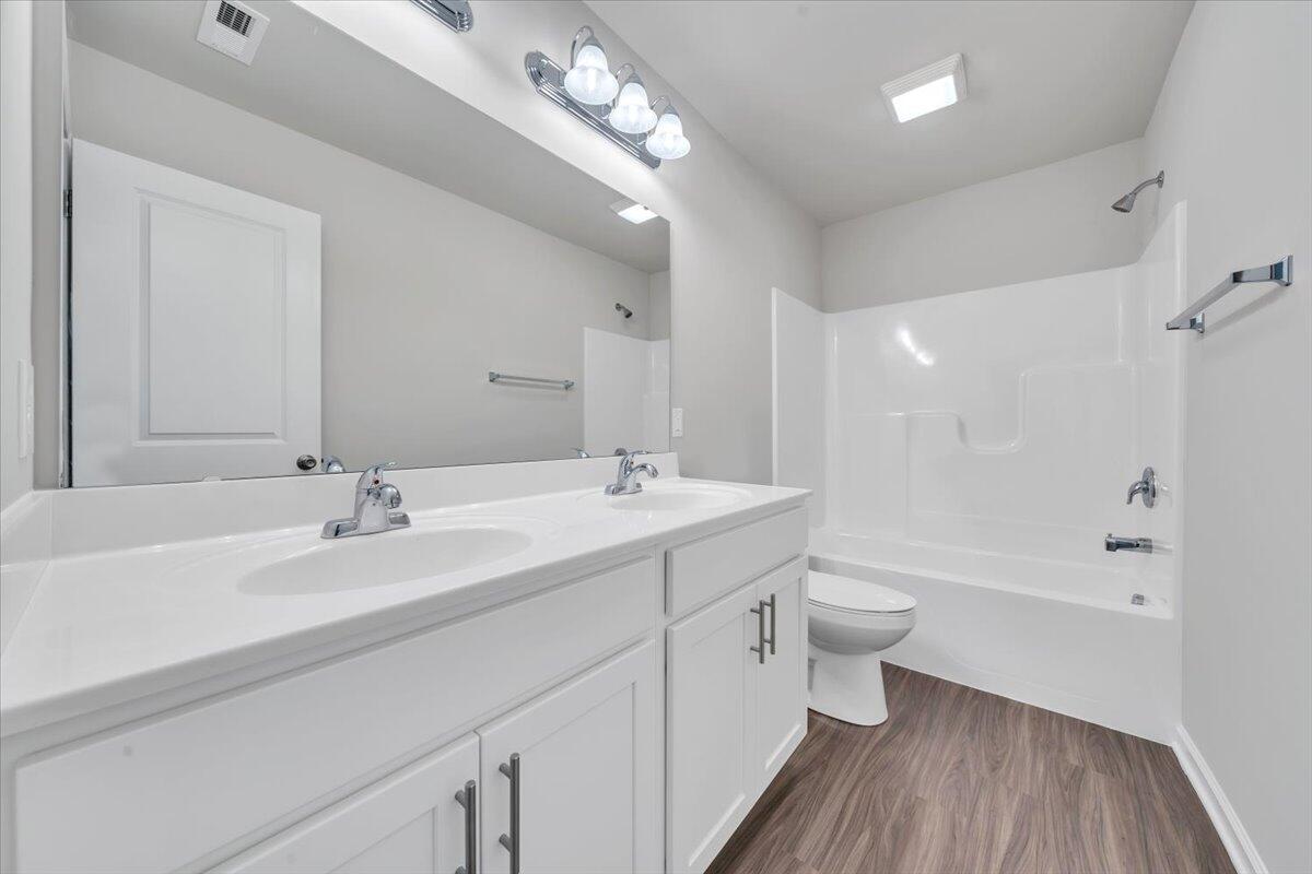 3728 Crescent Ridge Drive Southwest Roanoke, VA 24015 - Photo 15 of 25 16. Bath