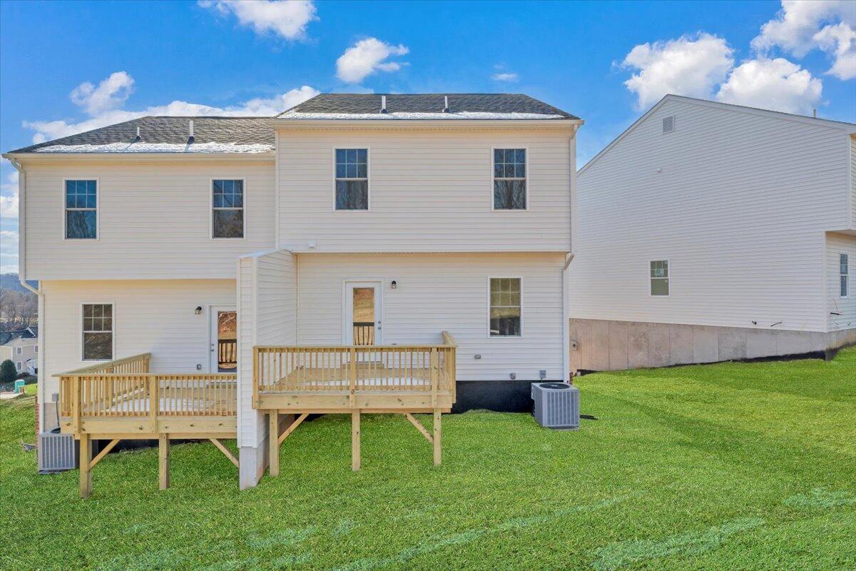 3728 Crescent Ridge Drive Southwest Roanoke, VA 24015 - Photo 22 of 25 22. Rear