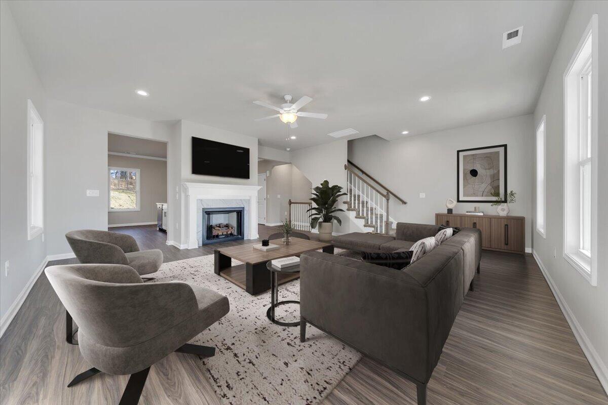 3728 Crescent Ridge Drive Southwest Roanoke, VA 24015 - Photo 4 of 25 4. Living Staged